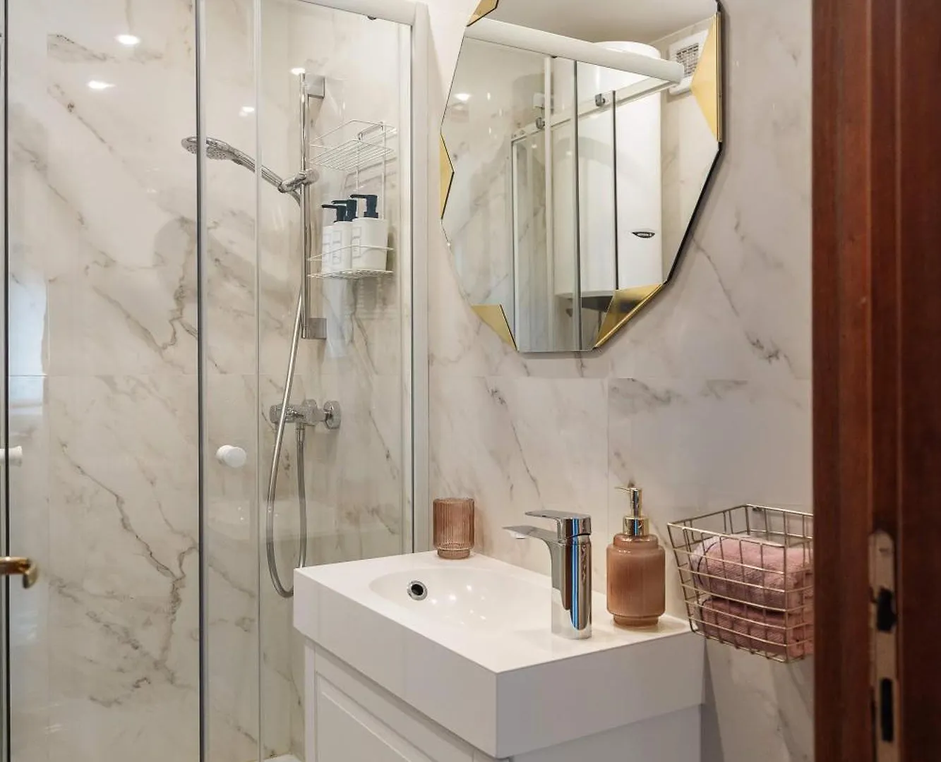 Apartment Ferienwohnung Gryffindor Tower Bukarest
